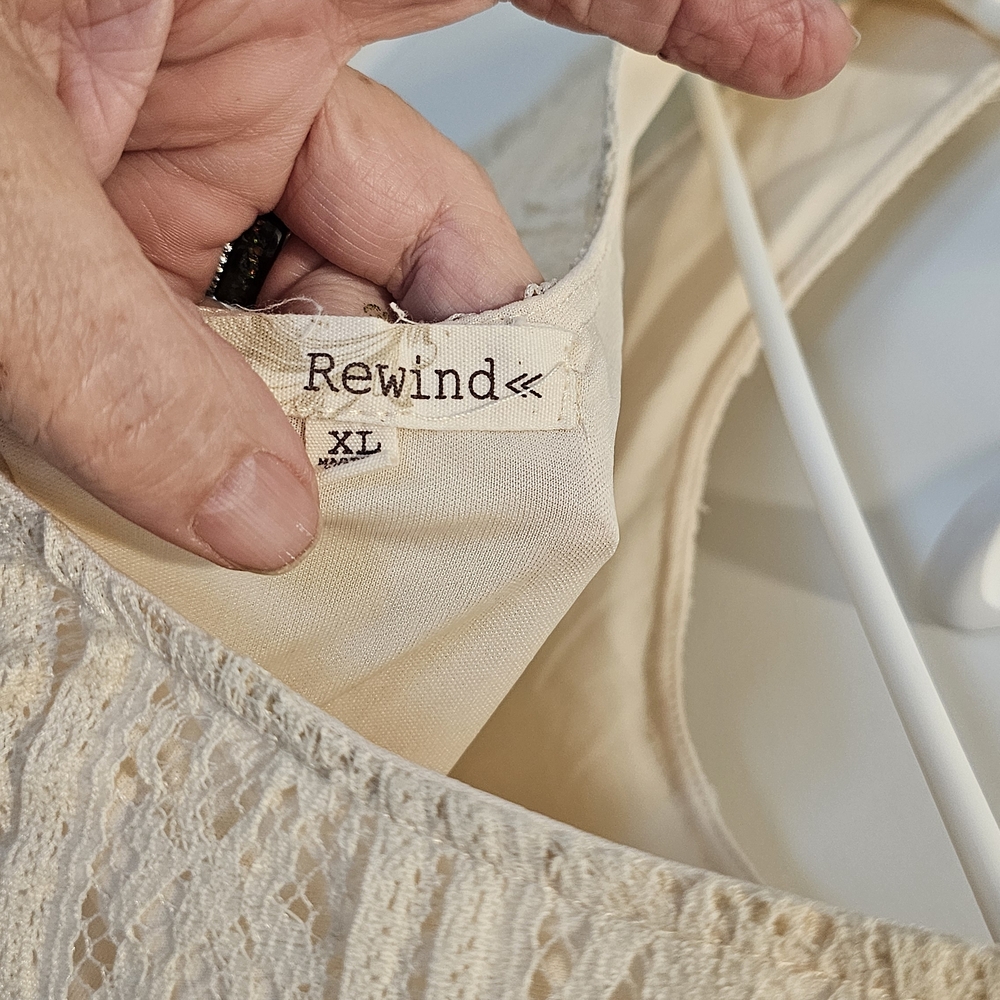 Womens Lace Dress in Cream - Picture 5 of 8